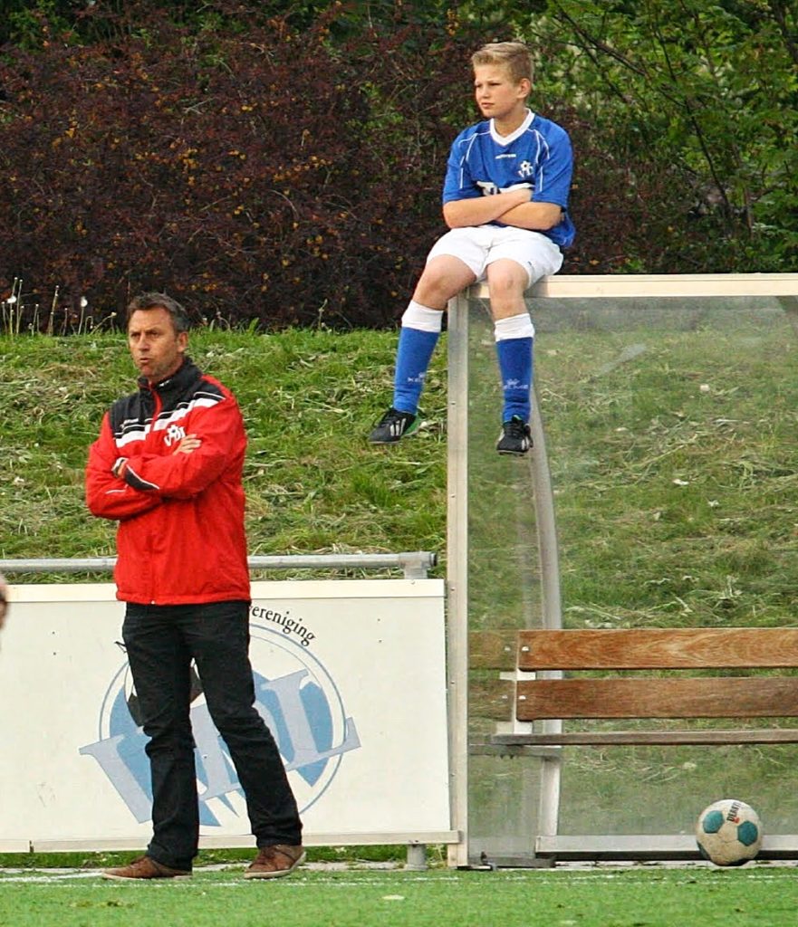 Rob als coach bij de jeugd van VDL